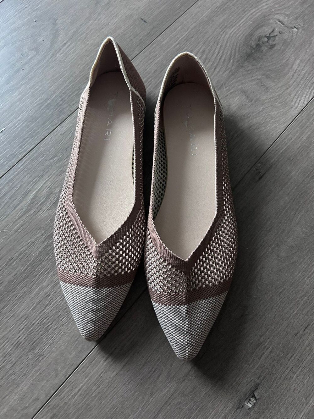 Tahari Women's Antigua Two-Toned Knit Flat comfy work shoe size 10